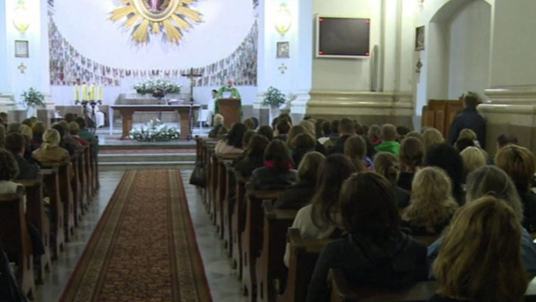 Preoti pe post de Cupidon. In cateva biserici din Polonia se organizeaza reuniuni pentru celibatari Imagine