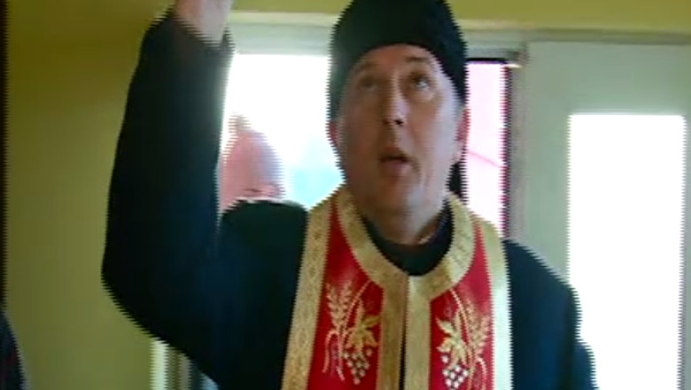 Preotii au inceput sfintirea locuintelor pentru Boboteaza Imagine