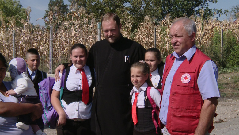 Preotul, asistentul medical al satului Imagine