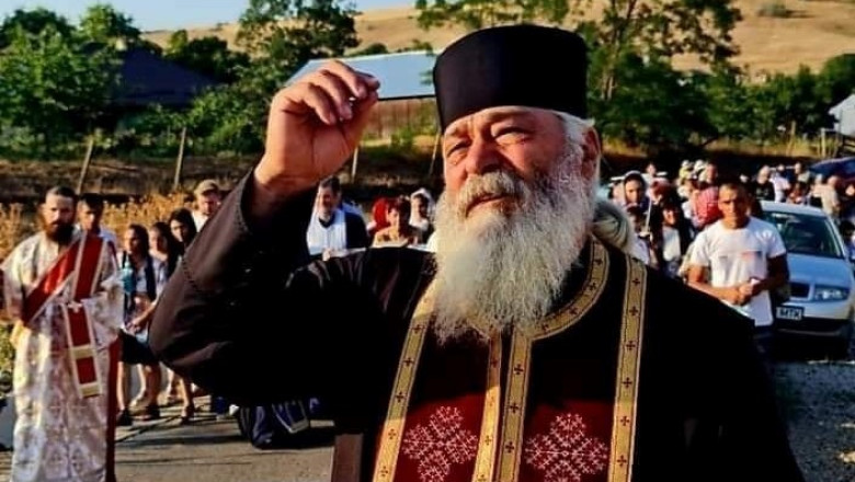 Preotul Calistrat, filmat cand loveste o femeie, isi explica gestul: „Vii tu o maciuca nemaritata sa faci teatru” Imagine