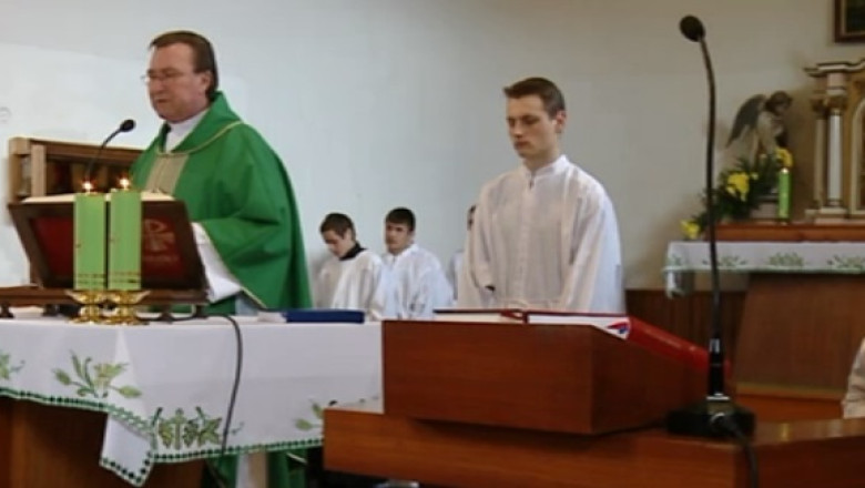 Preotul-primar. Edilul comunei Sinteu castiga alegerile de 14 ani, fara campanie electorala Imagine