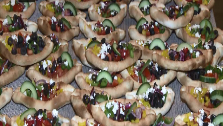 Preparate alese, gatite cu flori. Constantenii au avut ocazia sa deguste zeci de feluri de mancare Imagine