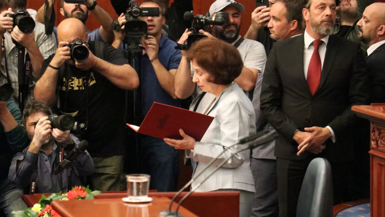 Presedinta Macedoniei de Nord nu a pronuntat in juramantul de investire noul nume al tarii, gest criticat de Atena si Bruxelles Imagine
