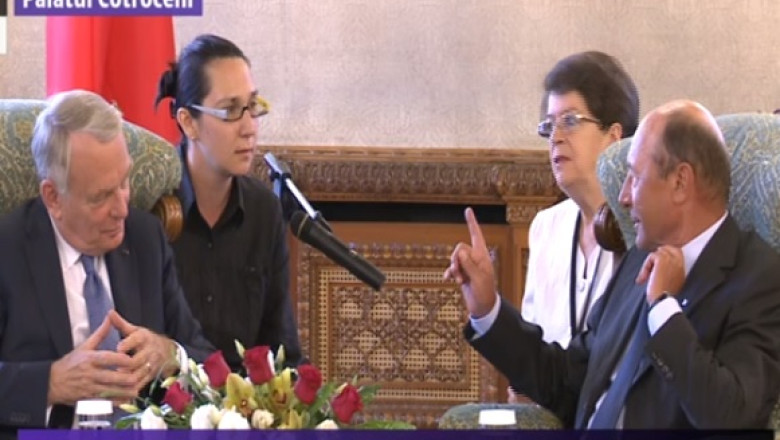 Presedintele Basescu a corectat-o pe traducatoare in timpul intalnirii cu premierul francez Imagine