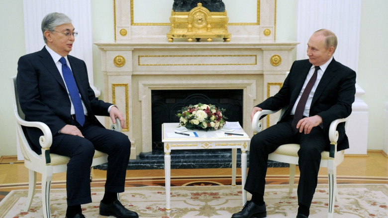 Presedintele kazah anunta ca ii va proteja pe rusii care fug de mobilizare si ii transmite un mesaj lui Putin Imagine
