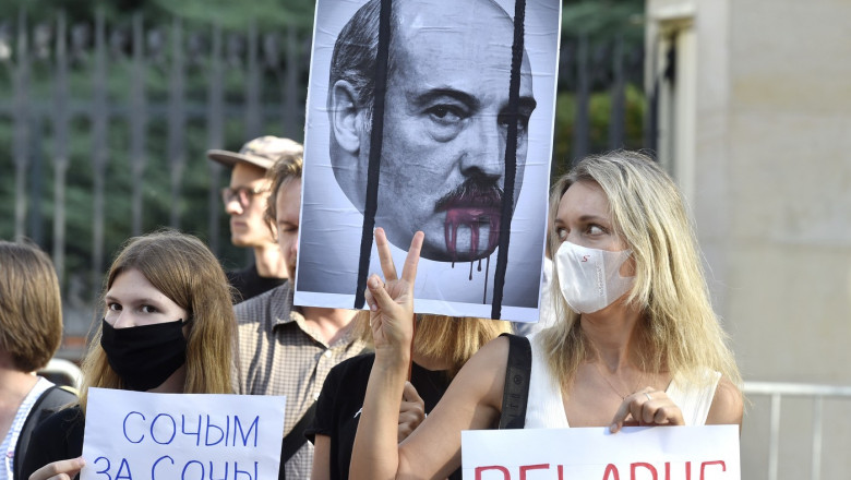 Presedintele Lukasenko: „Doamne fereste ca o femeie sa fie aleasa presedinte in Belarus” Imagine