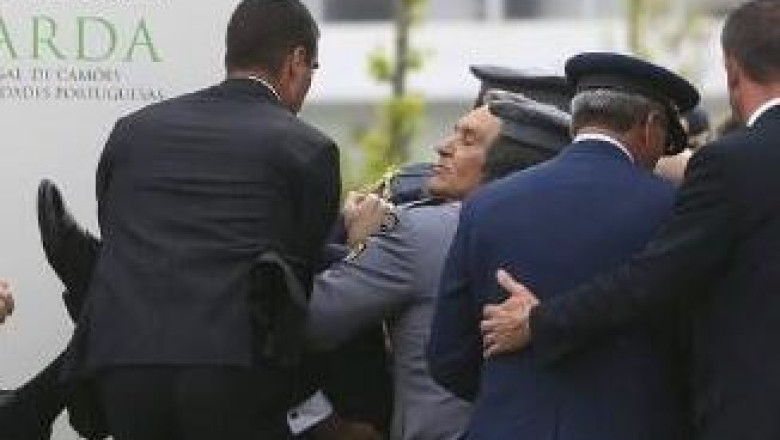 Presedintele Portugaliei a lesinat in timpul unui discurs Imagine