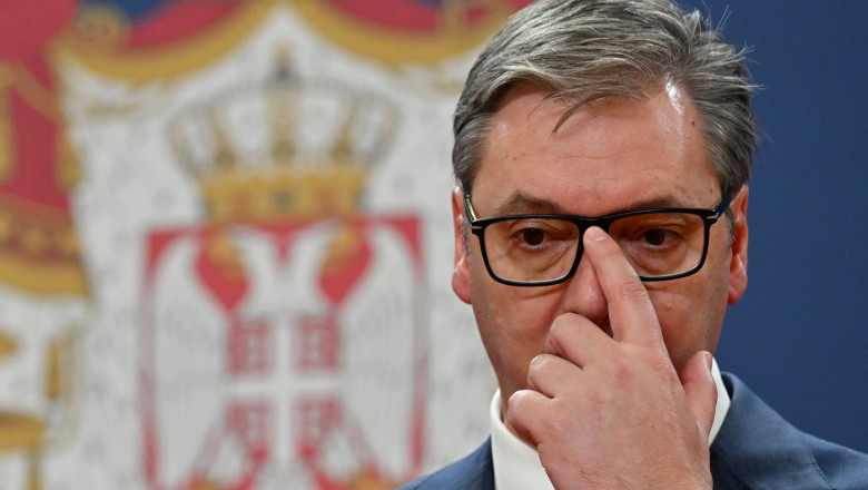 Presedintele sarb a cedat in fata protestatarilor si a promis alegeri anticipate Imagine