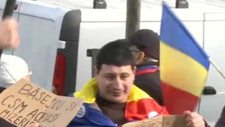 Presedintele Traian Basescu a fost huiduit la intrarea in sediul CSM Imagine