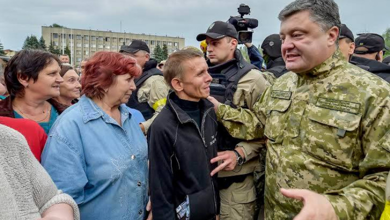 Presedintele Ucrainei a facut o vizita surpriza in Slaviansk. Spatiul aerian din estul tarii, inchis pentru zborurile civile Imagine