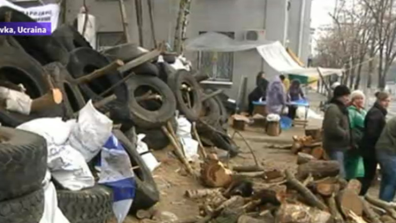 Presedintele Ucrainei a semnat decretul care permite interventia armata in zonele ocupate de militantii prorusi Imagine