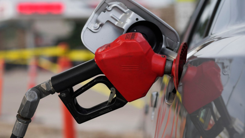Pretul carburantilor a scazut in luna iulie. Benzina mai ieftina fata de Romania au Bulgaria, Moldova si Turcia Imagine