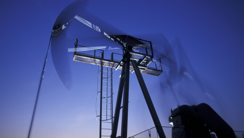 Pretul petrolului a intrat in a doua zi de scaderi Imagine
