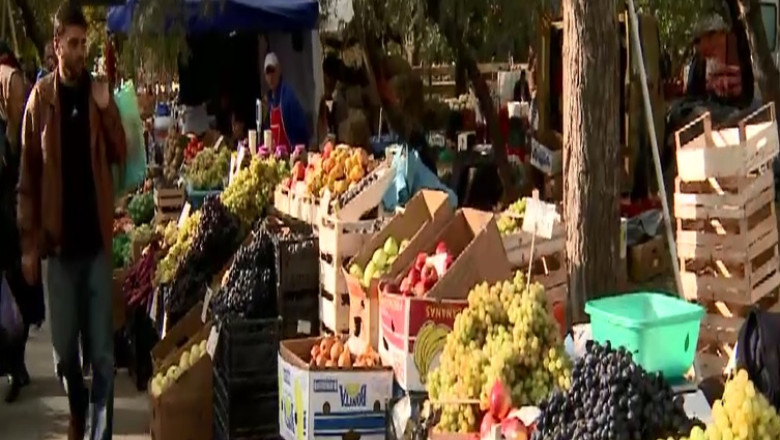 Preturi piperate la Targul Recoltei. Oamenii care si-au facut piata la targ sperau sa cumpere mai ieftin Imagine