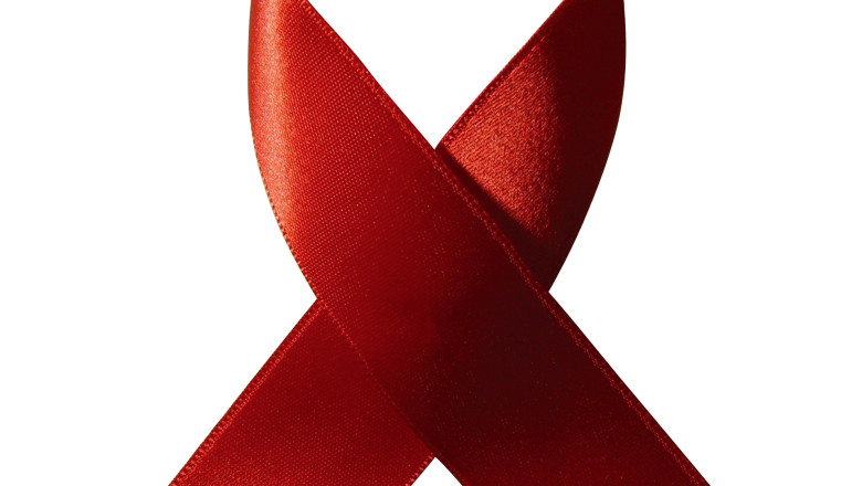 Prezervative si pliante, impartite in cadrul unei campanii anti-SIDA in Oradea Imagine