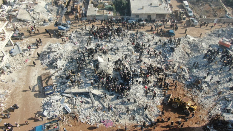 Prima aparitie a lui Bashar Al-Assad de la cutremurele devastatoare care au lovit tara sa deja macinata de razboiul civil Imagine