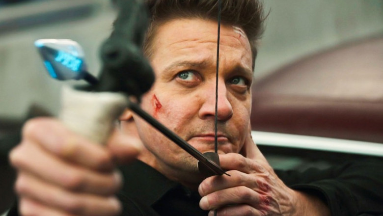 Prima fotografie cu Jeremy Renner dupa accident. Hawkeye din universul Marvel a postat un selfie si un mesaj de pe patul de spital Imagine