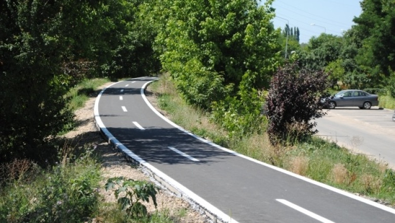 Prima pista de biciclete transfrontaliera dintre Romania si Ungaria, lunga de 35 de kilometri, inaugurata neoficial  Imagine