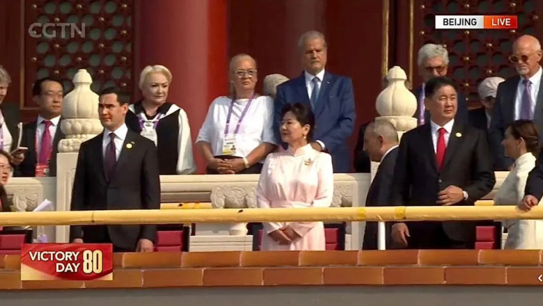 Prima reactie a lui Adrian Nastase dupa ce s-a pozat, la Beijing, cu dictatorii lumii Imagine