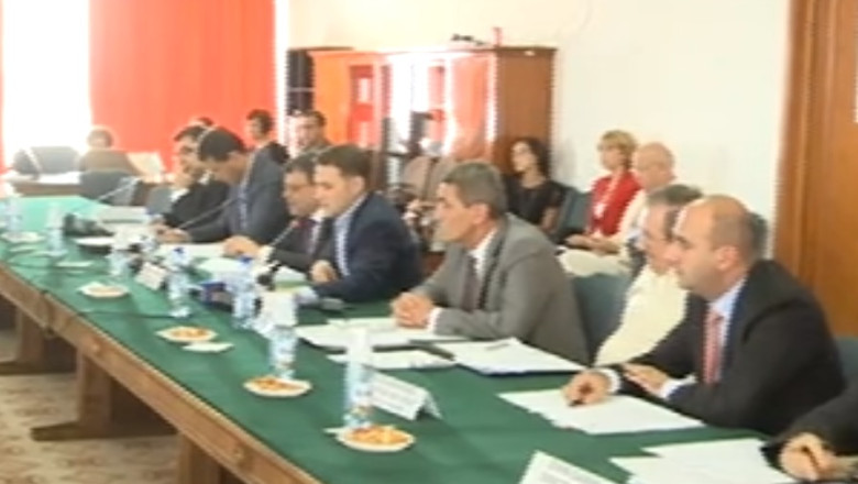 Prima sedinta a Comisiei parlamentare pentru Rosia Montana. Reprezentantii SRI si SIE, invitati la dezbateri  Imagine