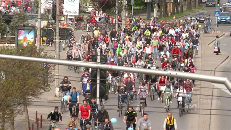 Prima tura „Verde pentru Biciclete” din acest sezon. Timisorenii au pedalat... cu dragoste  Imagine
