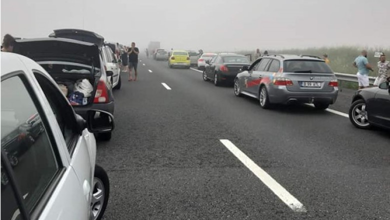 Prima zi de litoral, primul accident in lant pe Autostrada Soarelui. Carambol cu 6 masini pe A2, pasageri raniti si trafic blocat Imagine