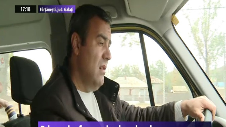 Primar si sofer pe microbuzul scolar Imagine