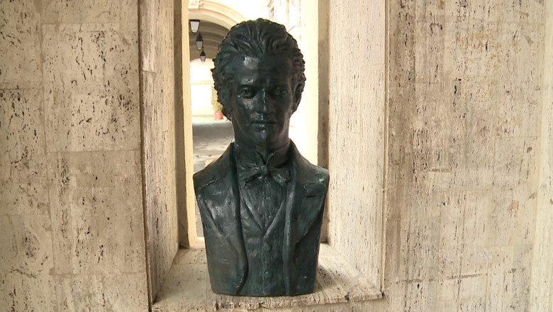 Primaria a refuzat sa primeasca drept donatie busturile refacute dupa cele furate din Copou anul trecut Imagine