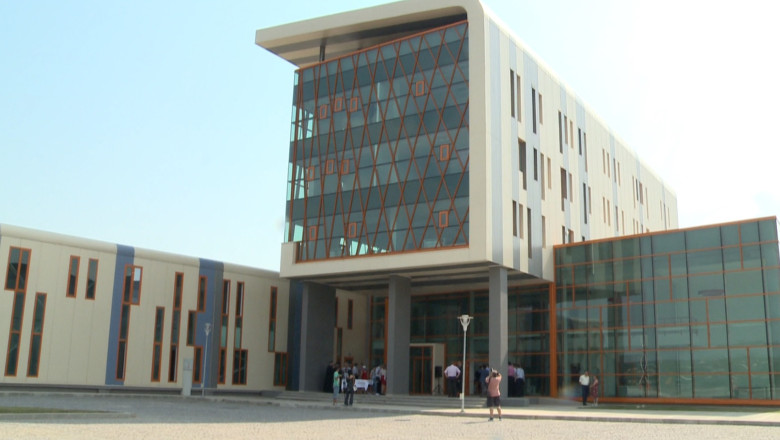 Primaria Iasi a mai inaugurat un centru tehnologic. Un altul, situat alaturi, are profit zero de noua ani  Imagine