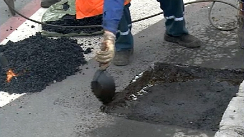 Primaria Iasi cheltuieste 10 milioane de lei pentru plombarea a 70 de strazi, in timp ce asfaltarea ar costa 1 milion de lei/km Imagine