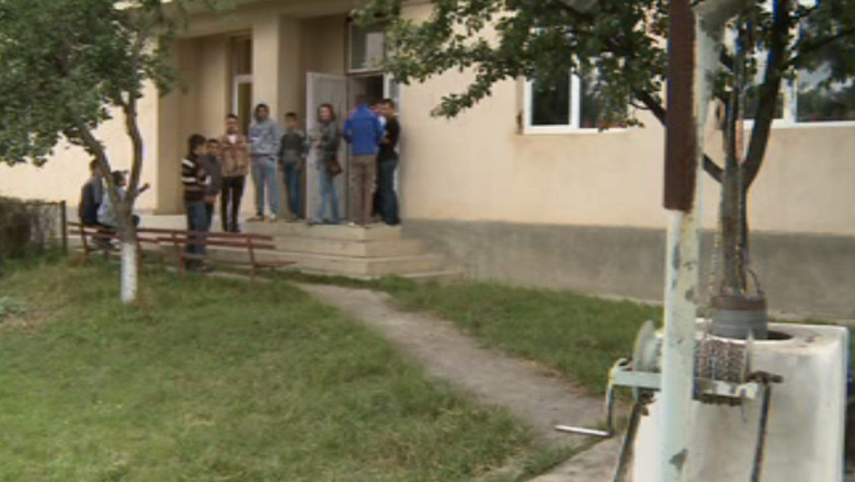Primaria Piatra Neamt da 50000 lei pentru rechizitele copiilor saraci Imagine