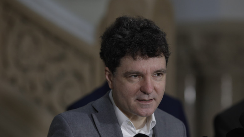 Primaria S4 il acuza pe Nicusor Dan ca isi asuma meritele pentru lucrarile din Piata Unirii: „Total lipsit de moralitate” Imagine