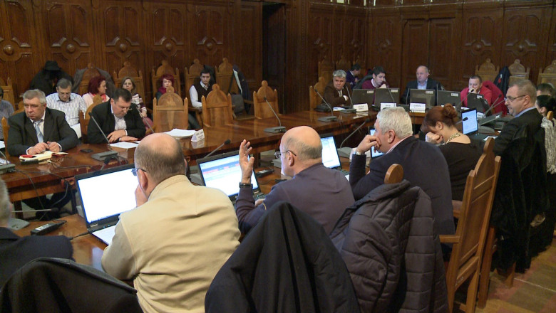 Primaria se indatoreaza la banci  Imagine