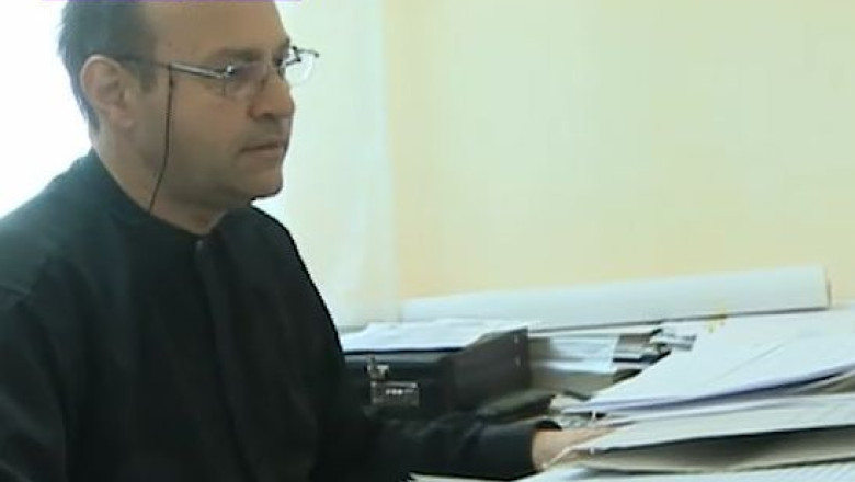 Primarie cu patru angajati. Fiecare salariat trebuie sa indeplineasca mai multe functii Imagine