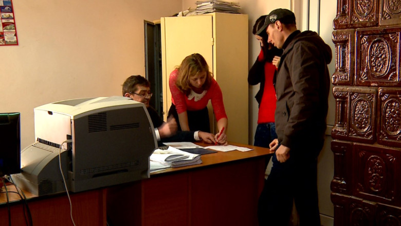 Primarie de apartament. Biroul primarului este amenajat in grupul sanitar Imagine