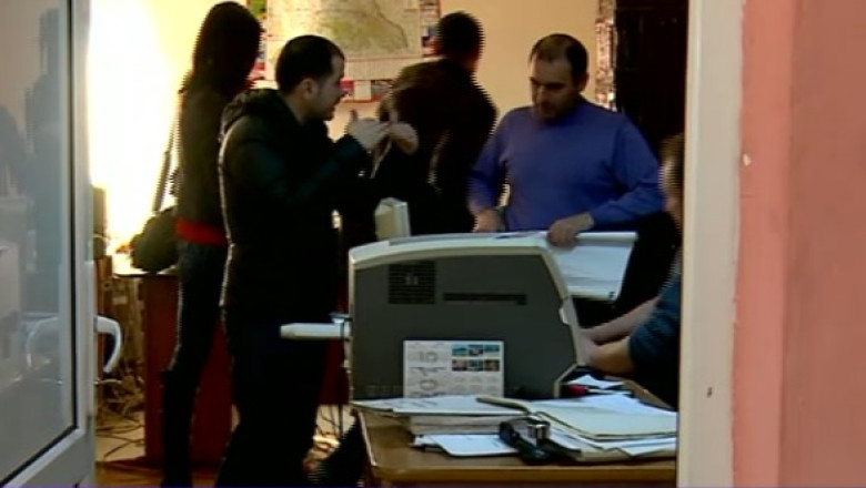 Primarie inghesuita intr-un apartament  Imagine