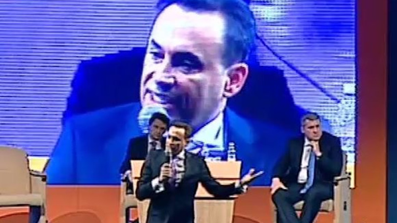 Primarul Aradului, amendat de Politie pentru demontarea unor bannere electorale Imagine