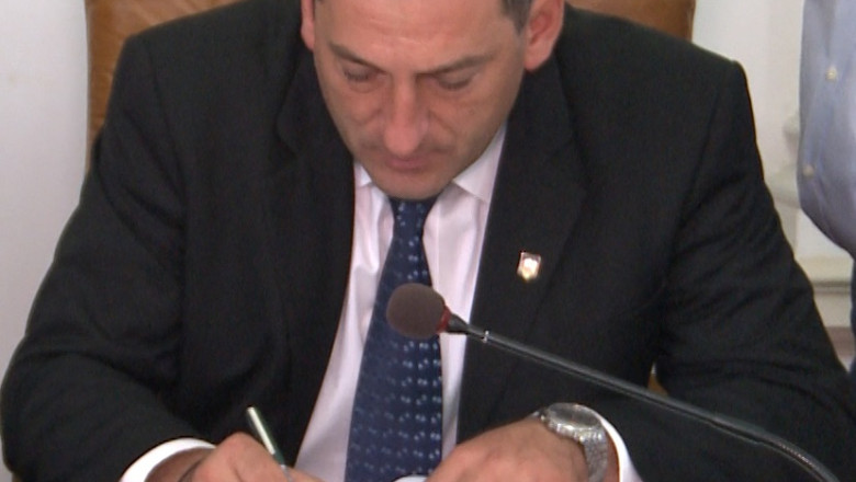 Primarul Beiusului, retinut de DNA. Adrian Domocos este acuzat de luare de mita Imagine