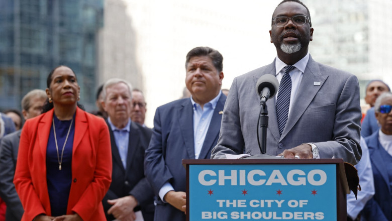 Primarul din Chicago il sfideaza pe Trump, care vrea sa opreasca imigratia: „E scapat de sub control” Imagine