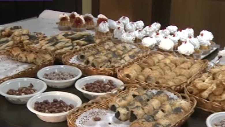 Primarul din Hulubesti a organizat o petrecere cu lautari chiar in incinta primariei Imagine