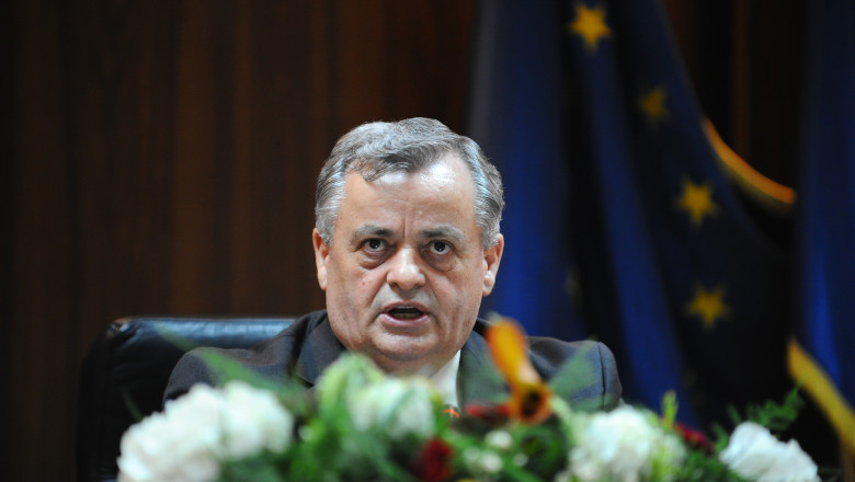 Primarul N. Ontanu: Primaria Generala a cheltuit miliarde de euro pentru rezolvarea problemei cainilor Imagine