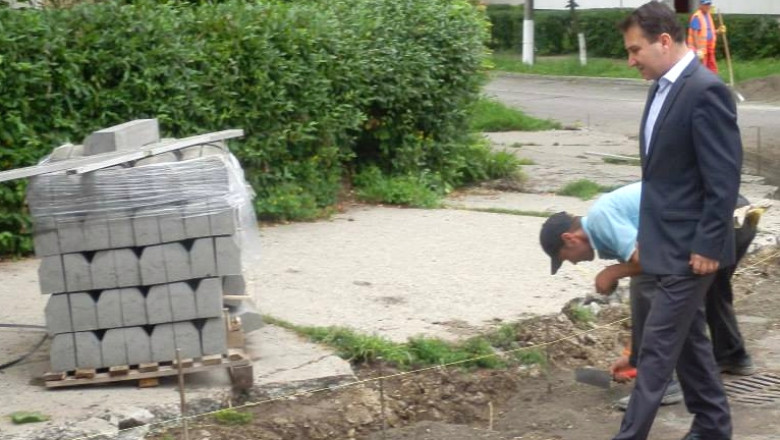 Primarul suspendat al Bacaului ramane in arest. Romeo Stavarache a luat legatura cu ceilalti inculpati in timp ce se afla sub control judiciar Imagine