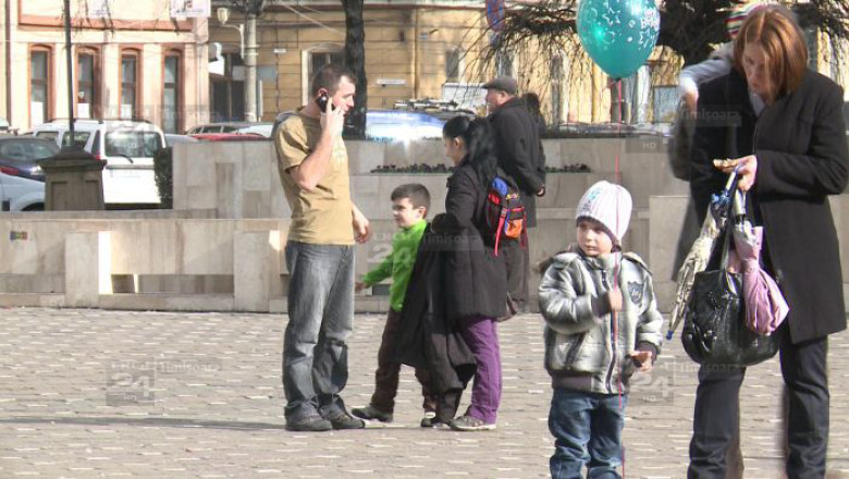 Primavara din februarie. La Timisoara, unii au trecut deja la... tricou Imagine