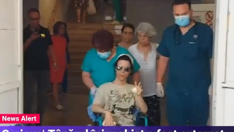 Primele imagini la iesirea din spital cu tanarul injunghiat in Gradina Botanica din Craiova Imagine
