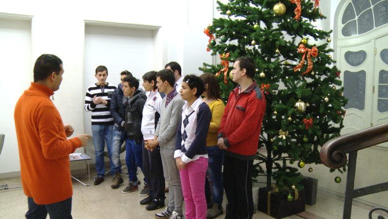 Primii colindatori la Digi 24 Oradea Imagine