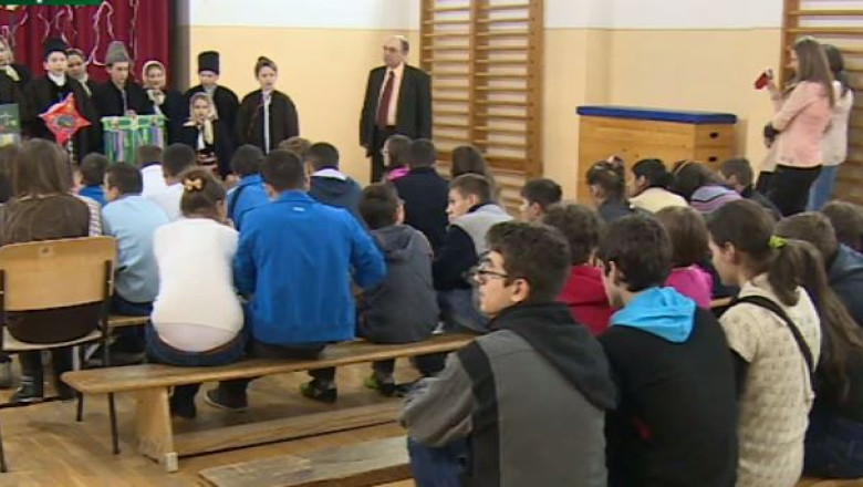 Primii colindatori la Liceul pentru Deficienti de Vedere Imagine