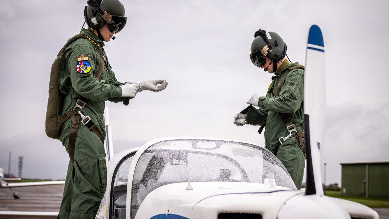 Primii piloti ucraineni instruiti in Marea Britanie pentru F-16 au incheiat prima parte a pregatirii (FOTO) Imagine