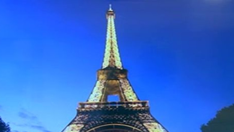 Primul etaj al Turnului Eiffel, reamenajat. Au fost montate o podea de sticla si panouri solare Imagine