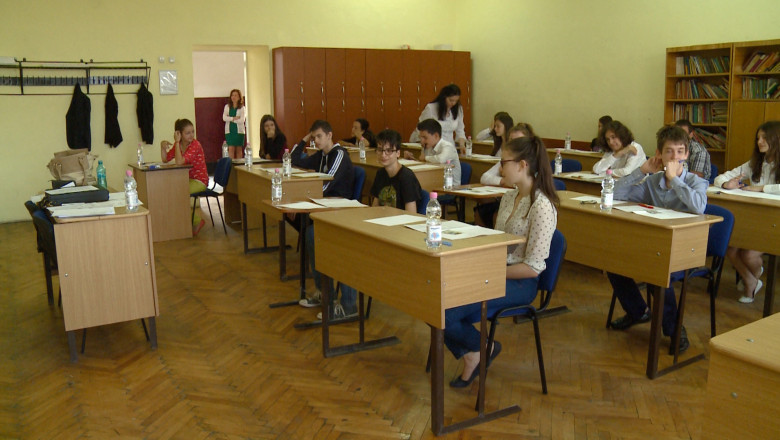 Primul examen pentru absolventii de gimnaziu a venit cu subiecte usoare, spun elevii si profesorii Imagine
