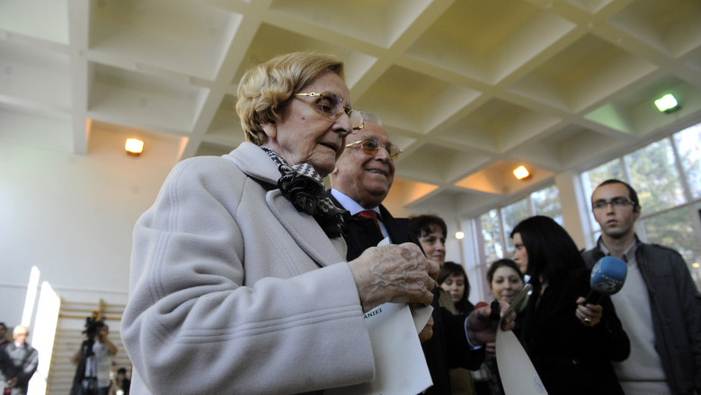 Primul mesaj public al Ninei Iliescu dupa moartea fostului presedinte. Ce le-a transmis celor care l-au condus pe ultimul drum Imagine